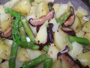 Potato Salad with Shiitake Mushrooms, Asparagus and Kalamata Olives