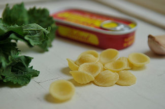 Orecchiette_with_broccoli_rabe