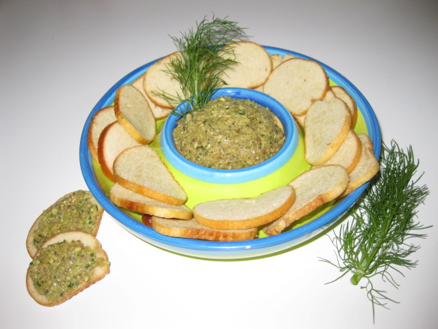 Mushroom Pesto With Sea Salt Bagel Crisps