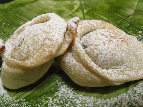 Celli Ripieni (Grape jam dumplings)