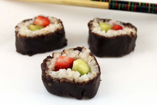 Christmas_dessert_sushi_cake_batter_and_bowl_blog_kerstin_sinkevicius