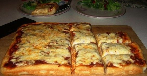 Pizza Tre-Formaggio aka Pizza the Frienda Kind