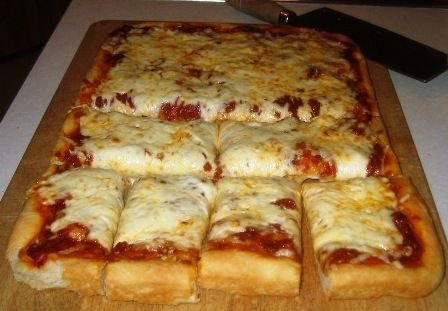 Pizza Tre-Formaggio aka Pizza the Frienda Kind