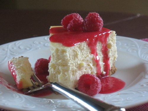 Vanilla Cheesecake with Raspberry Sauce