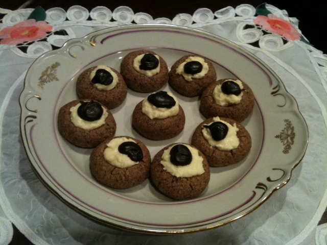 Chocolate Amoretti Macaroons.