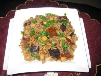 Aromatic Rice With Aubergine and Chickpeas
