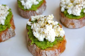 Pea Pesto Crostini