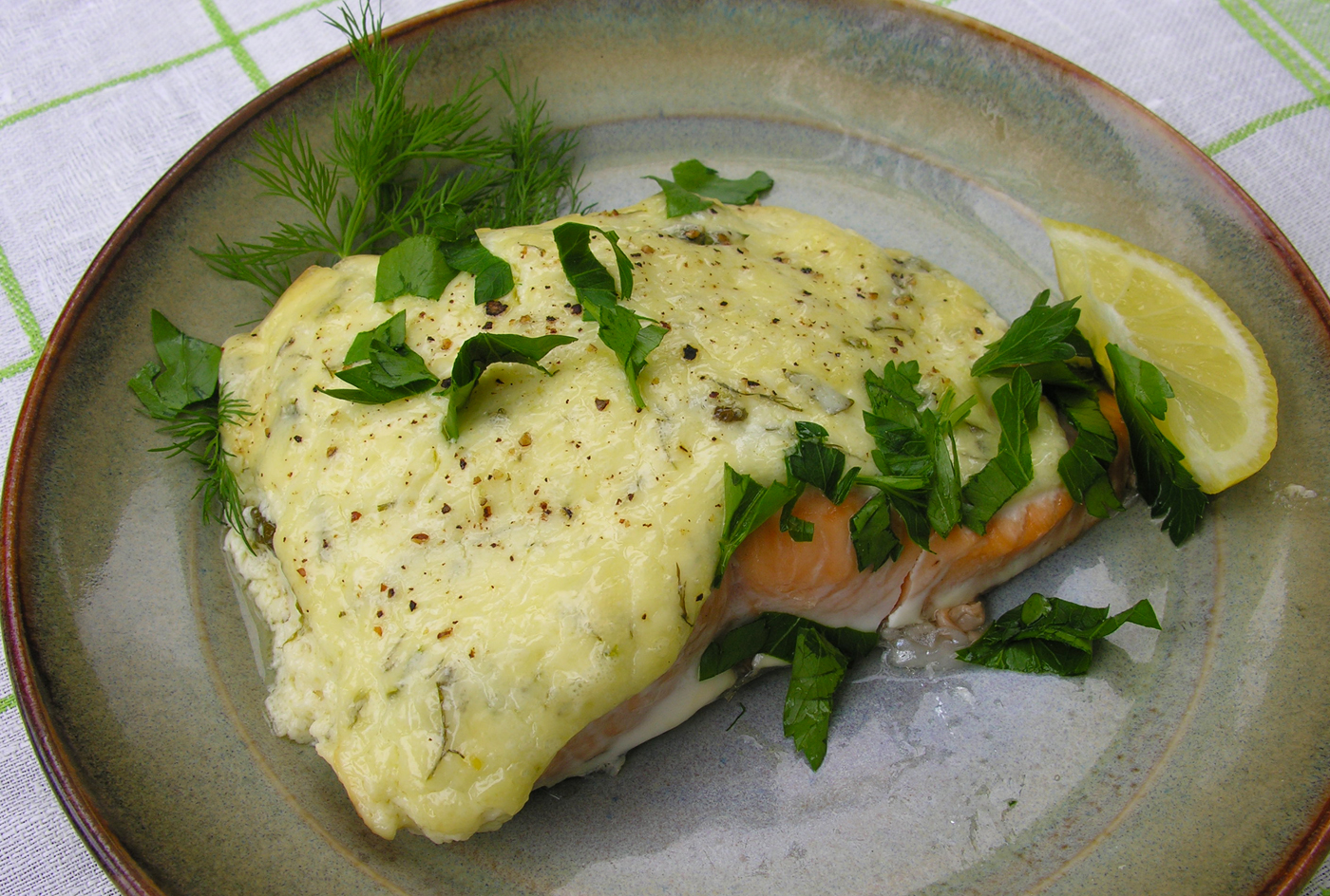 Salmon baked with aioli and sour cream