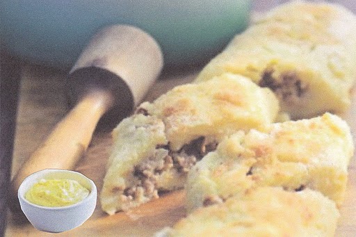 Potato and Beef Roll with Roasted Tomatillo and Apple Aioli.