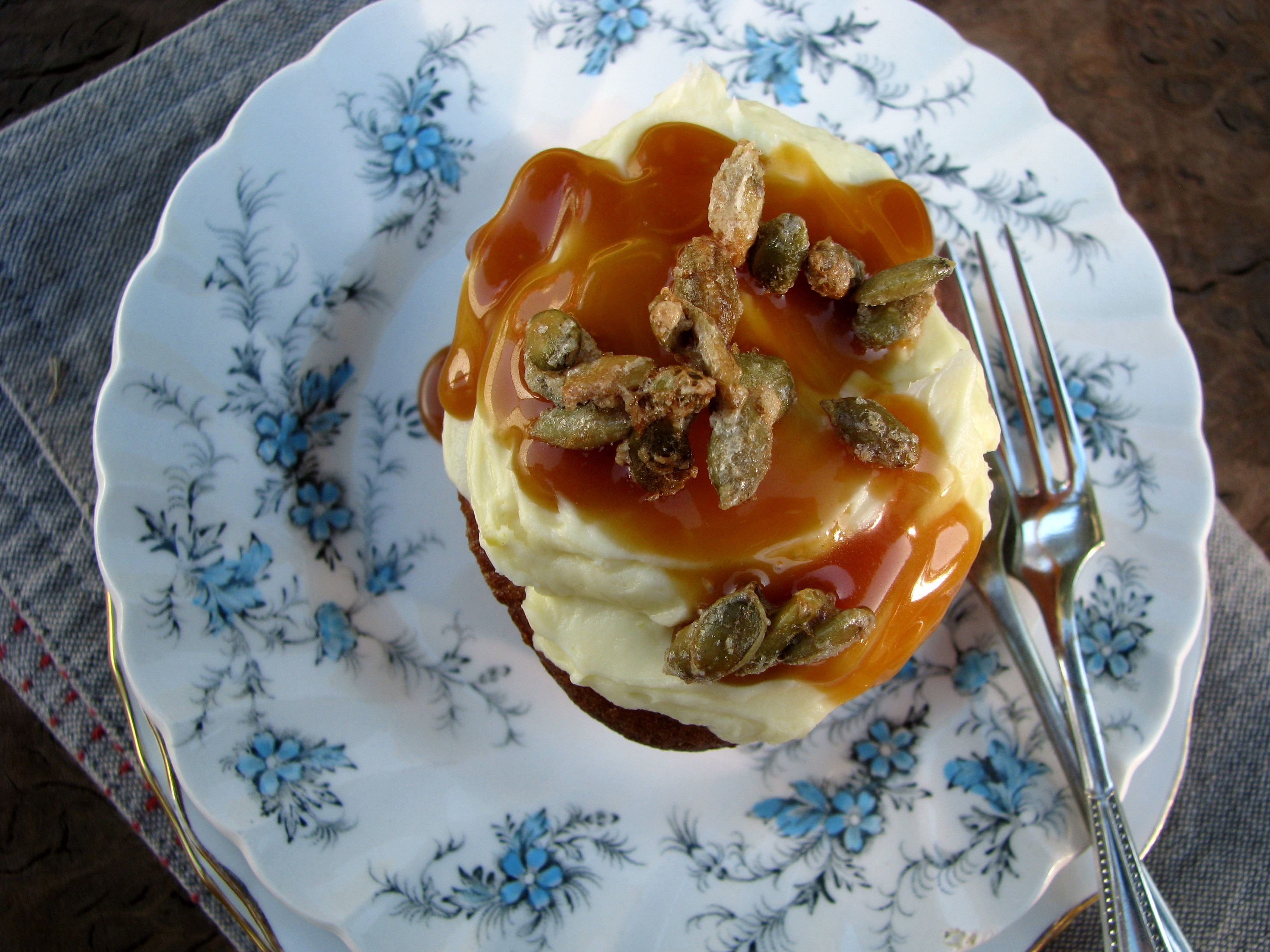 little gf pumpkin cakes with caramel cream cheese icing