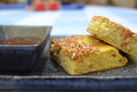 Lentil & cornmeal bread (Handvo)