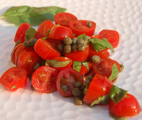 Tomato_caper_and_basil_salad