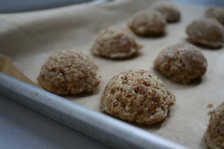 Rawvegancoconutalmondmacaroons