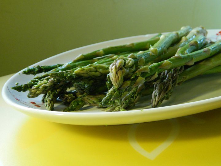 Roasted Asparagus in Balsamic Vinegar & Parsley Sauce with Parmesan Crisps