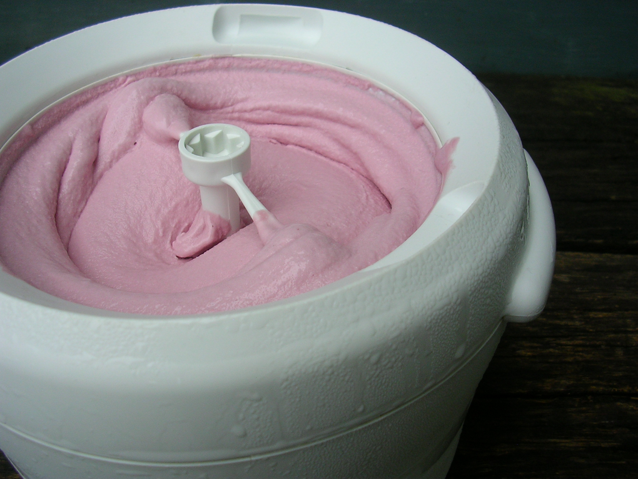 Raspberry Frozen Yogurt