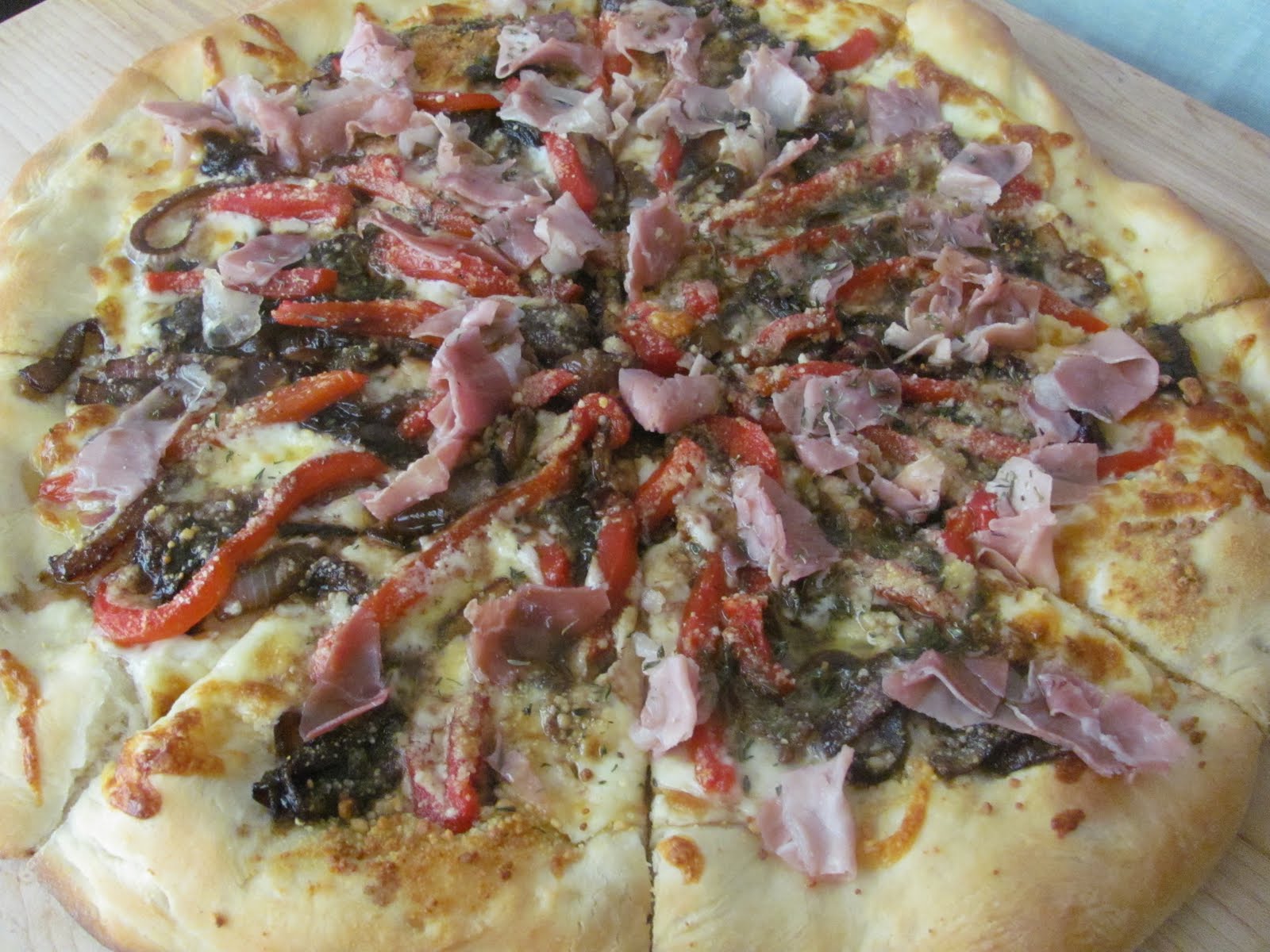 Balsamic Onions and Prosciutto Pizza