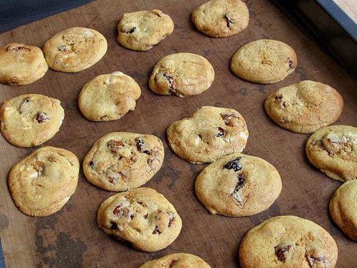 Chunky fig and white chocolate biscuits 