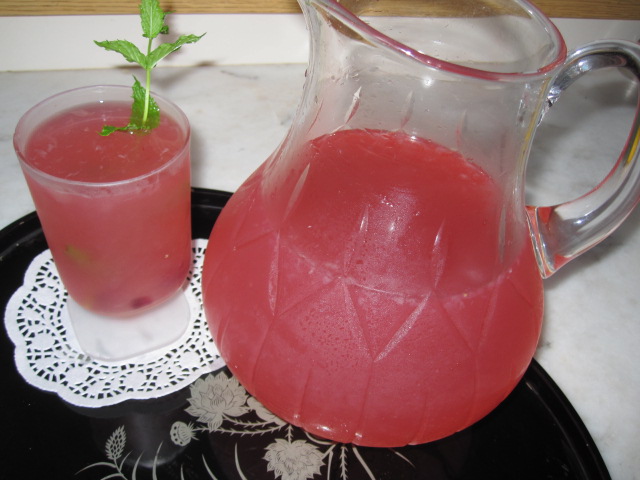  Refreshing Pomegranate Lemonade