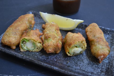 Stuffed chili pepper pakoras