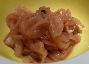 Pickled_onions_2