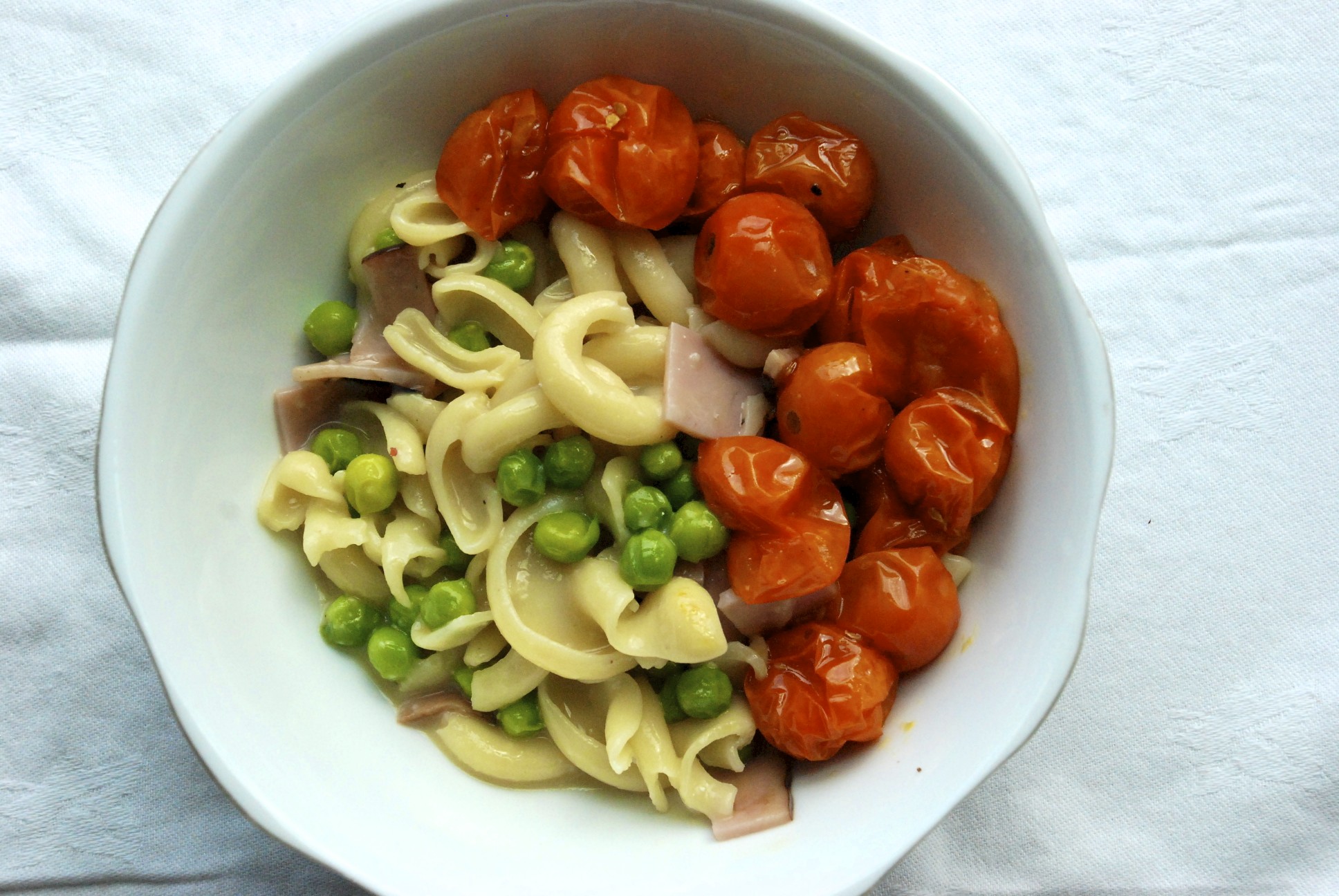 Molloni Carbonara with Pan-Roasted Sun Gold Tomatoes, Peas and Ham