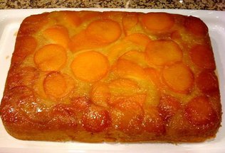 Apricot_upside_down_cake