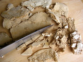 Crushed meringue for ice-cream topping