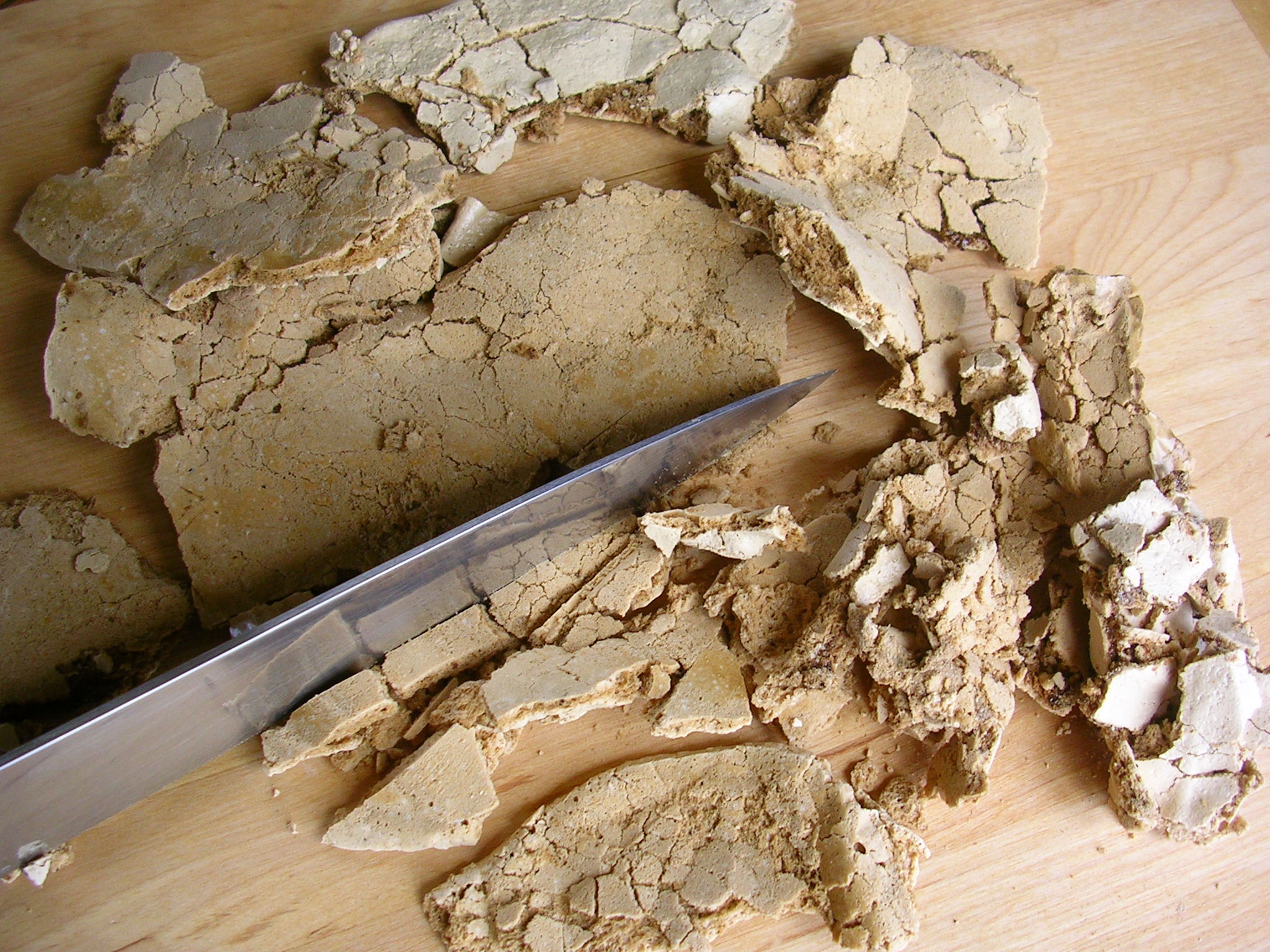 Crushed meringue for ice-cream topping