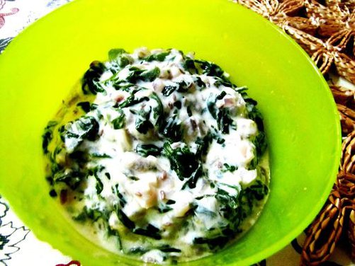 Creamy Yogurt Spinach Curry with Ginger and Black Pepper