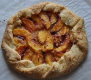 Mini_rustic_peach_tart_2