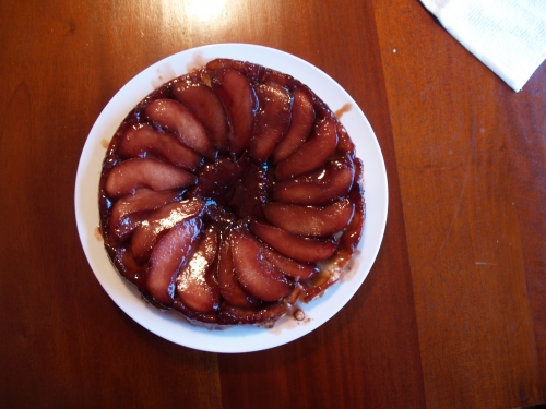 Tarte Tatin aux Poires et Vin (Pear Tarte Tatin with Red Wine Caramel Sauce)