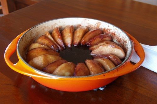 Tarte Tatin aux Poires et Vin (Pear Tarte Tatin with Red Wine Caramel Sauce)
