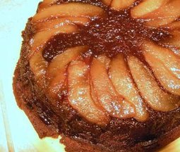 Skillet_gingerbread_pear_upside_down_cake