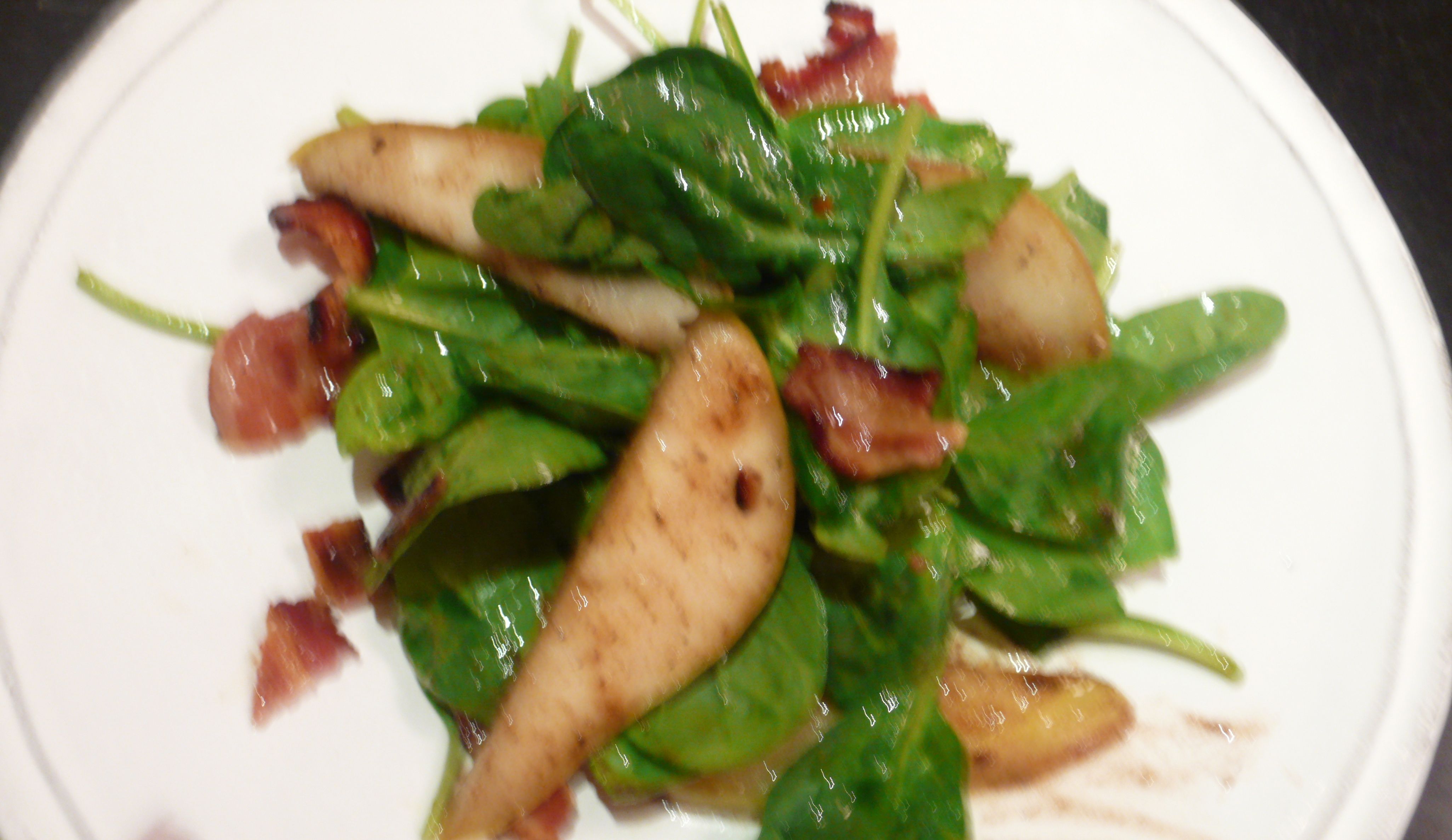 SPINACH AND PEAR SALAD
