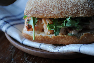 9877_shrimp_and_chorizo_sandwich