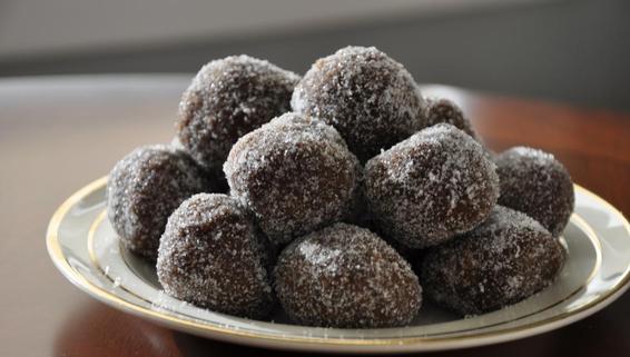 Plum_brandy_balls_102711_s