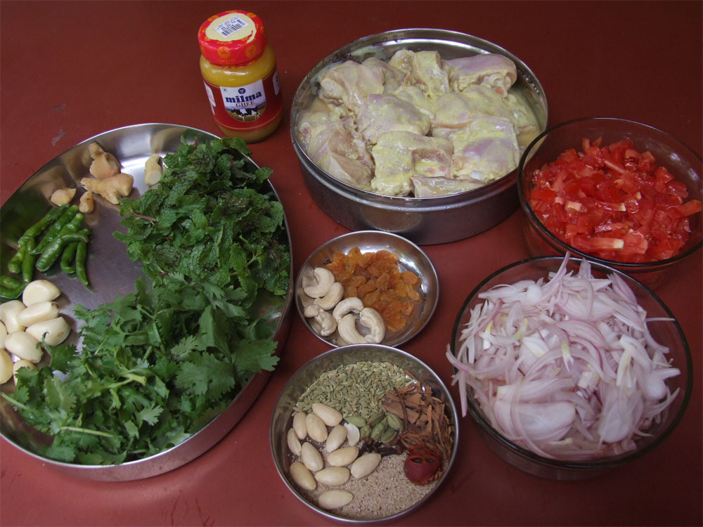 LAYERED CHICKEN BIRYANI