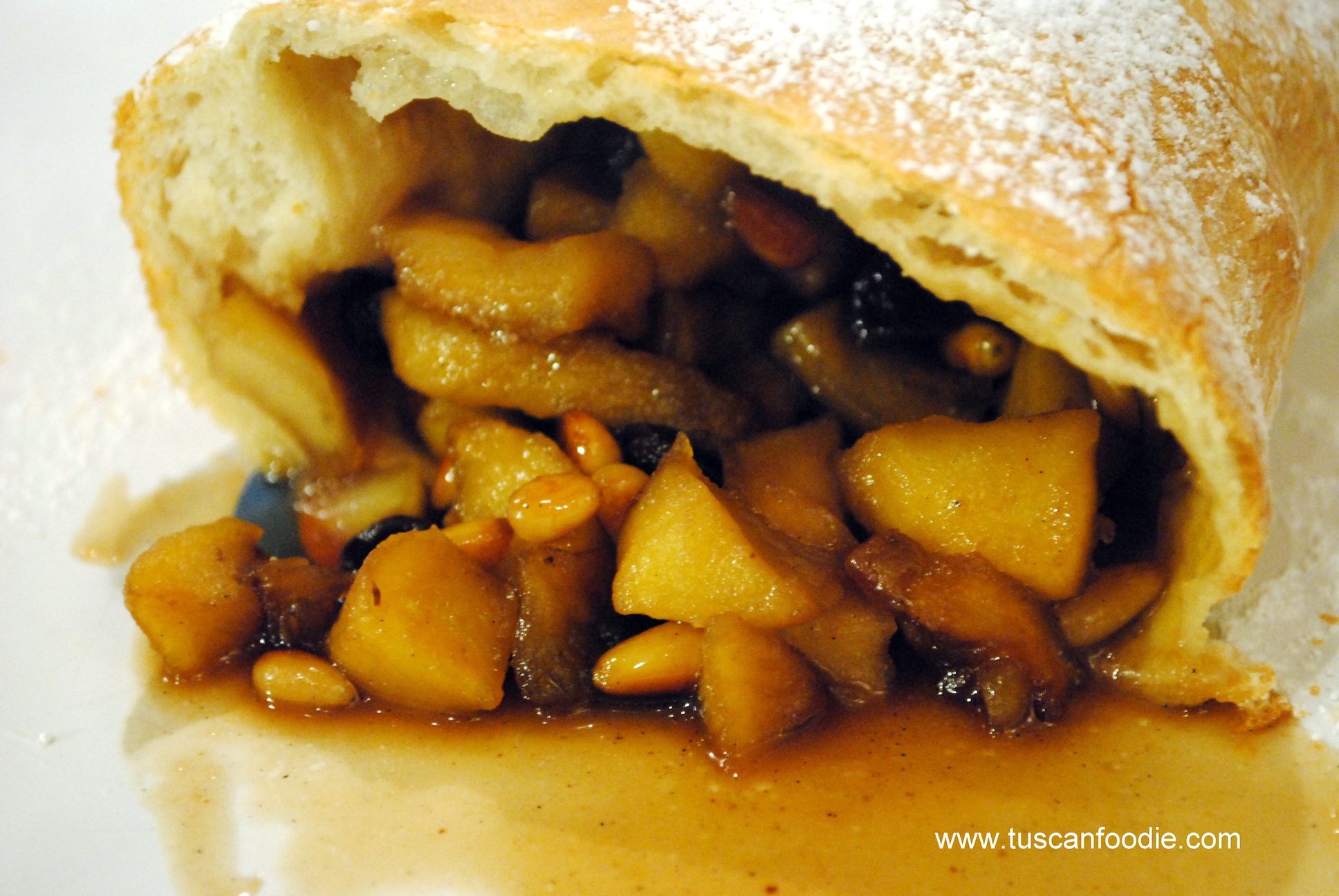 Sweet surprise - calzone with caramelized apples, raisins and pine nuts
