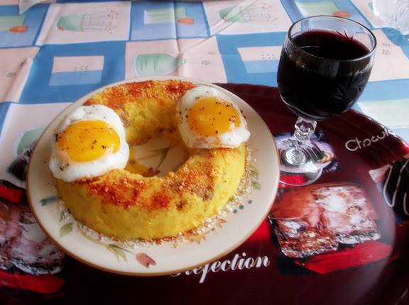 Saffron Polenta with Sausage and Corn