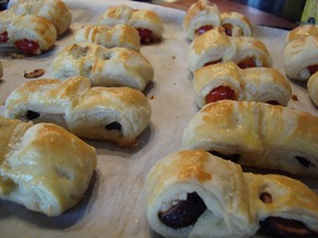 "Binocular" Bites:  Roasted Tomato/Blue Cheese and/or Dried Fig/Manchego Cheese and/or Dried Fig/Blue Cheese