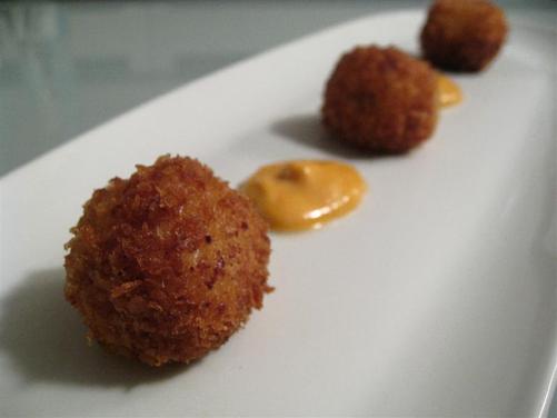 Serrano_ham_and_manchego_croquetas_medium_
