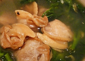 Big clam soup with Vietnamese spinach