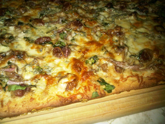walnut, roasted red grape and balsamic onion pizza with sage bachamel