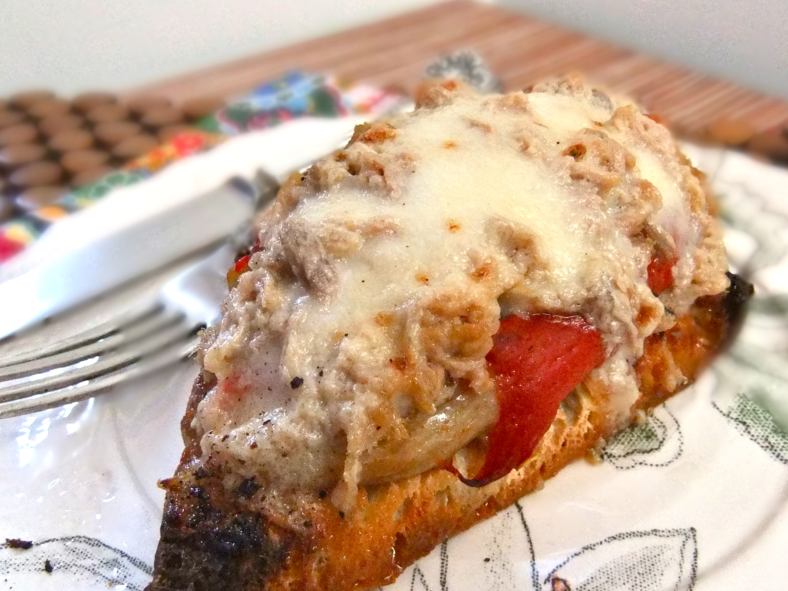 "Tostada de escalivada" with tuna and golden aioli