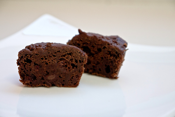 Healthy dark chocolate brownie bites