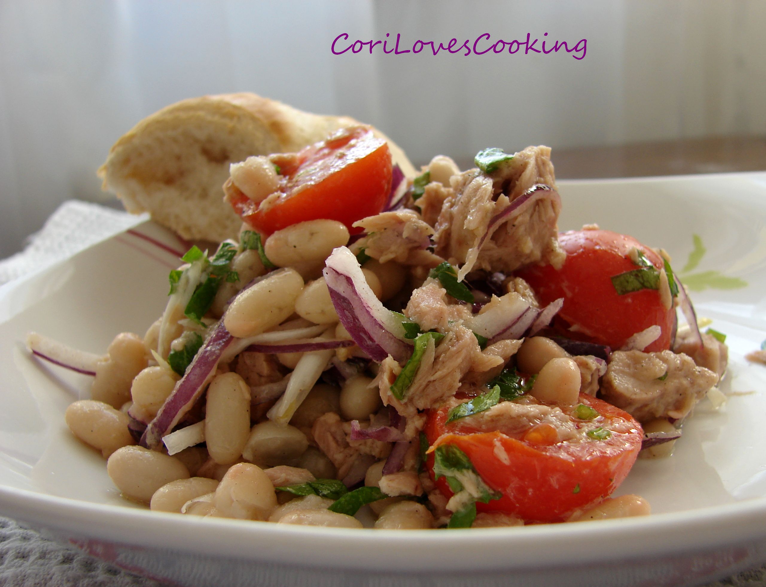 White bean salad with tuna and red onion