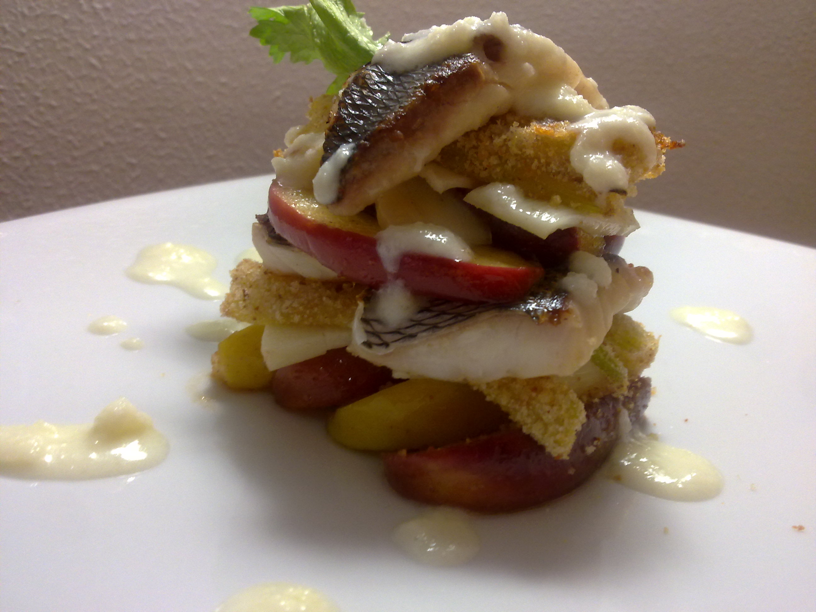 Milfoil of celery, see bass, cheese and glazed canella apples