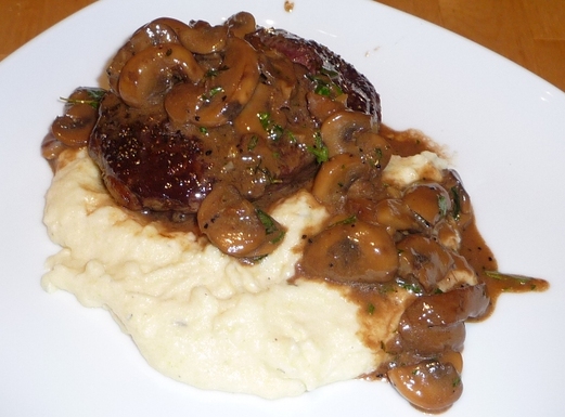 Stake_mushrooms_and_polenta