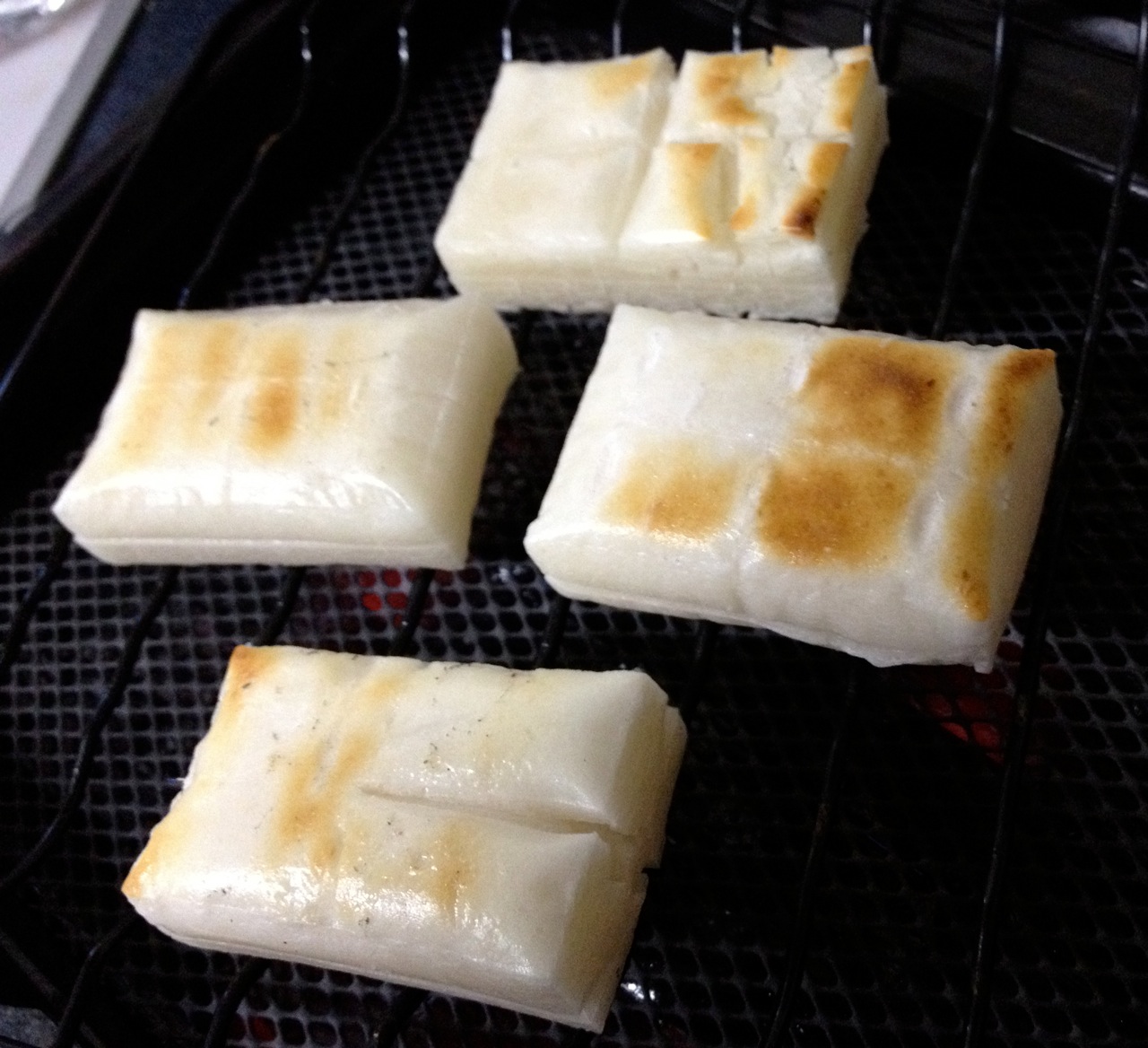 Maple Kinako on Grilled Mochi (Japanese Rice Cakes with Maple Soybean