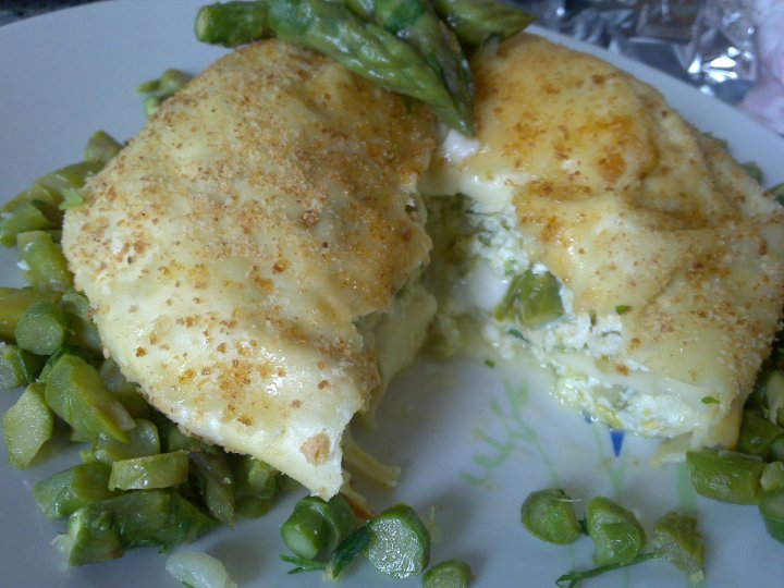 Lasagne timbale crepes with ricotta, asparagus and edam cheese